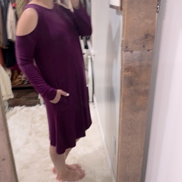 Zenana Premium cold shoulder plum color Jersey knit dress size large - Picture 3 of 6